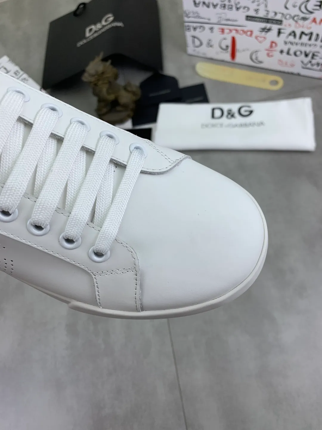 Men's shoes 💰P520💰 [New model] The latest hot style, top original quality, the official website is synchronized with "DOLCE&GABBANA [Dolce & Gabbana] ~ High quality." The effect is low-top casual DG men's shoes, loved by many celebrities, using high-end imported first-layer calfskin with punched logo design + cowhide feet, simple and elegant, perfectly interpreting the latest inspiration for shoes, integrating classics and fashion, luxury dreams, and fashion. Suitable for drivers, light and comfortable to drive, light and breathable for outdoor travel, high-end quality, trustworthy, 3️⃣color🉑️choice! Code number: 38-46